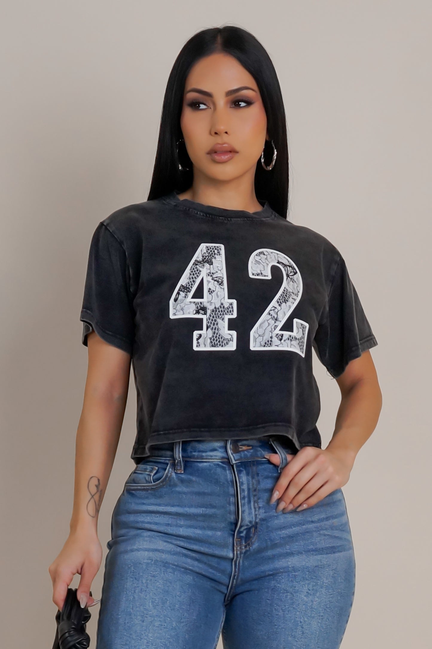 Not Waiting Around Crop Top - Black