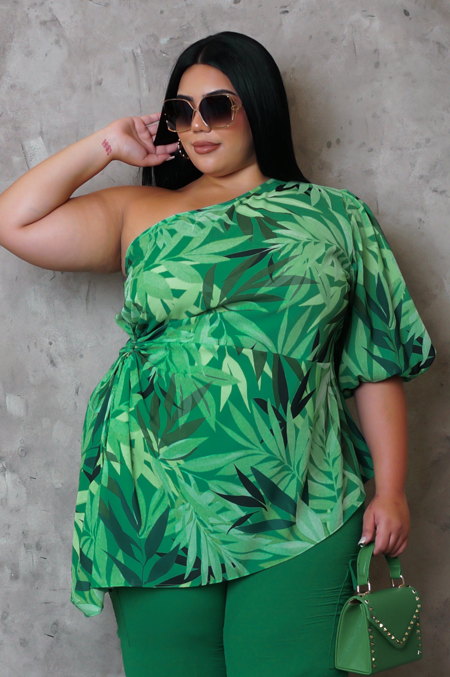 Load image into Gallery viewer, Opening Up Top Plus Size - Green
