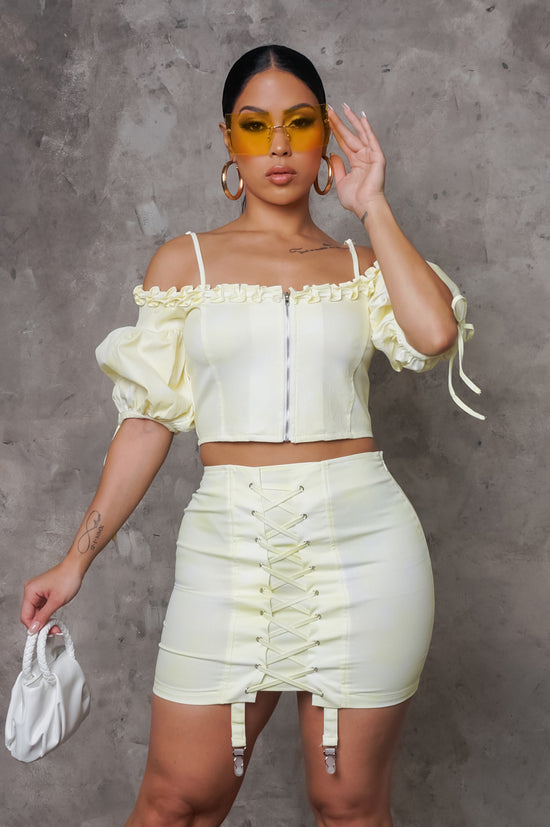 Load image into Gallery viewer, Summer Lovin&amp;#39; Two Piece Skirt Set - Yellow
